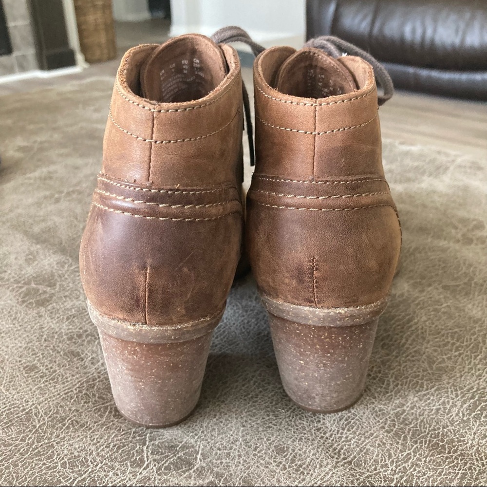Clarks Artisan Leather Ankle Boot - Picture 3 of 7